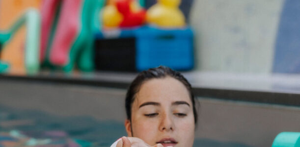 Pourquoi les enfants ont-ils du mal à coordonner bras et jambes en natation ?